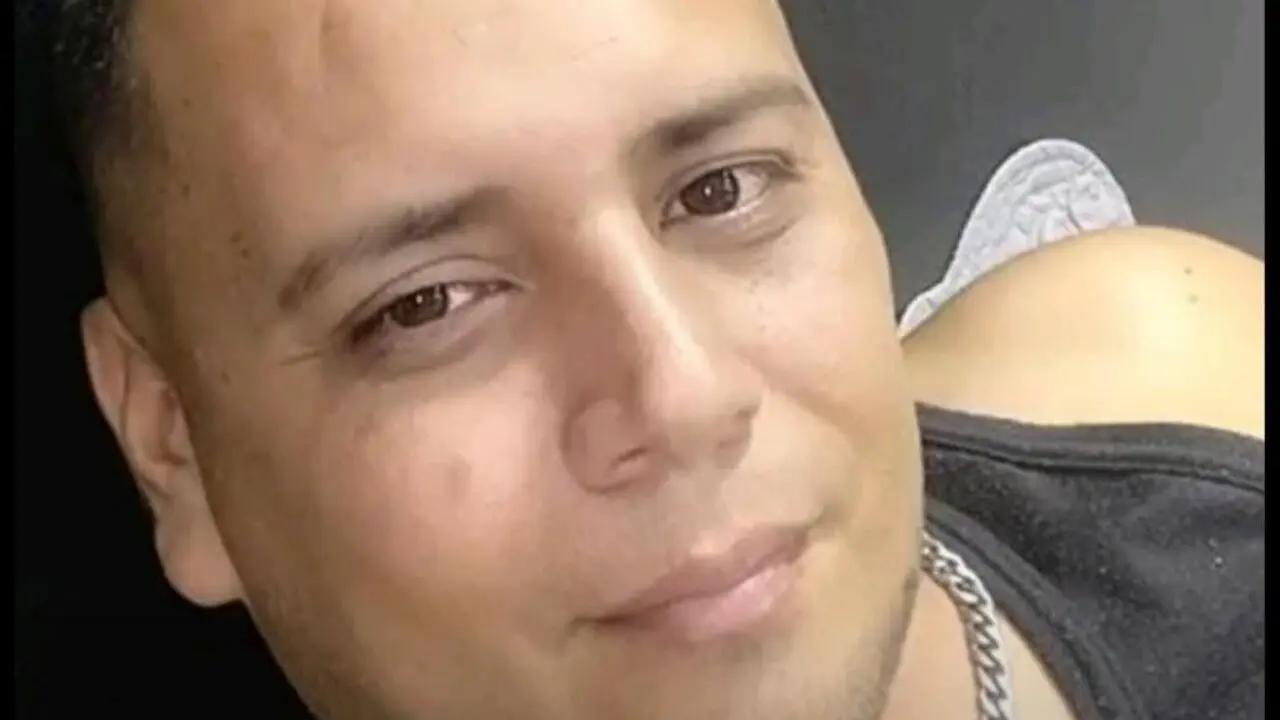 View AndyPeterson Fuck Vids and Pics