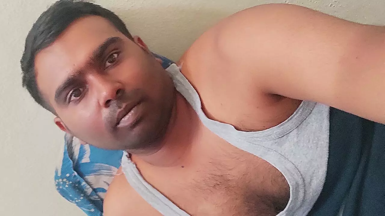 View KarthiRaj Fuck Vids and Pics