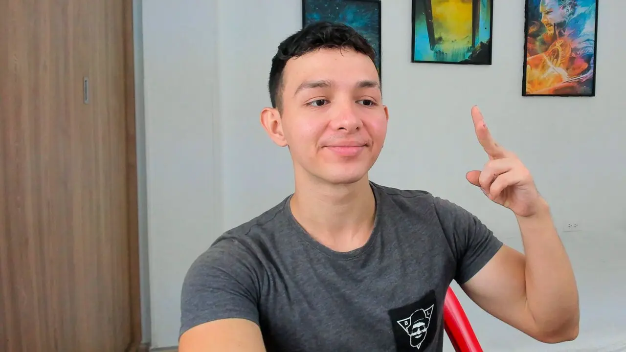 View SantiagoRamos Fuck Vids and Pics